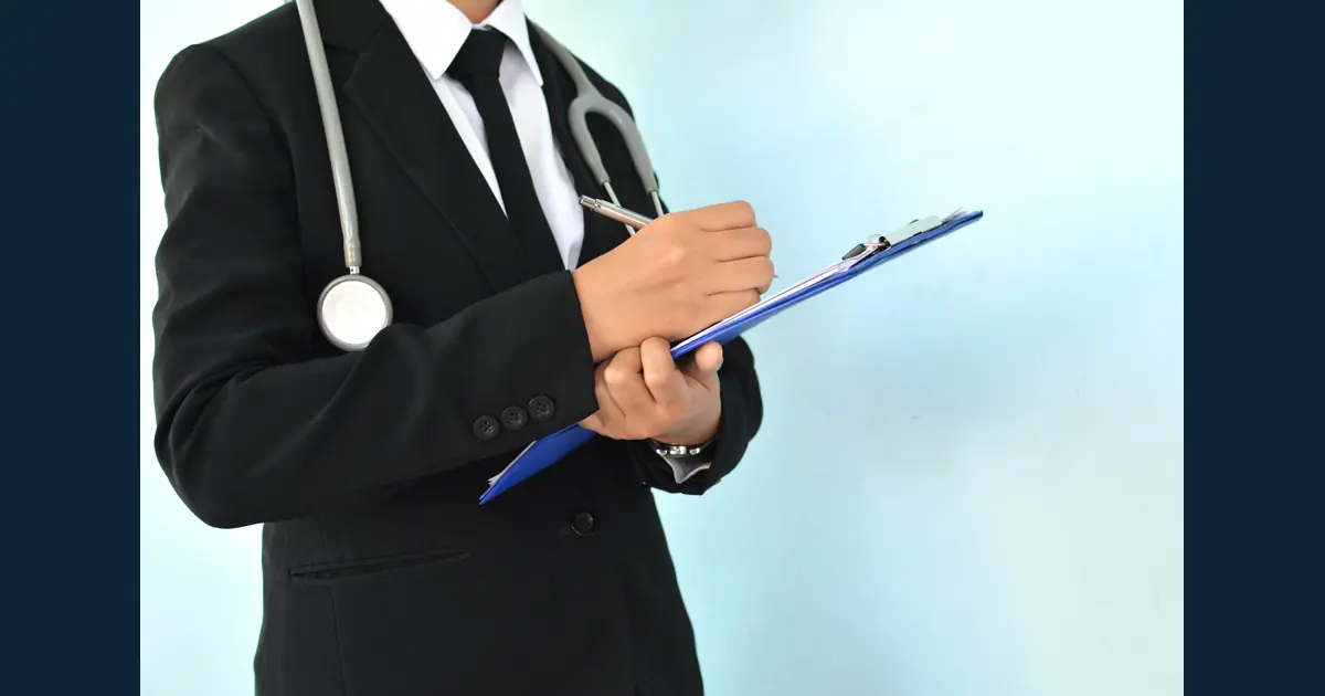 Médico com documentos de abertura de empresa em São José dos Campos · CNPJ Médico SJC 2026 PleniHub